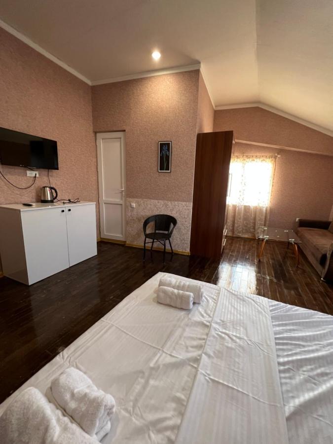 Twins Guest House Batumi Exteriör bild