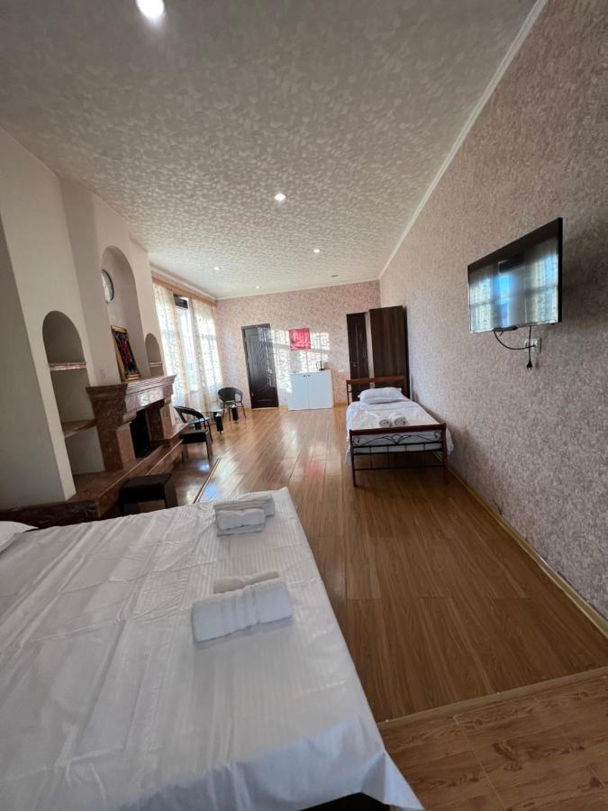 Twins Guest House Batumi Exteriör bild