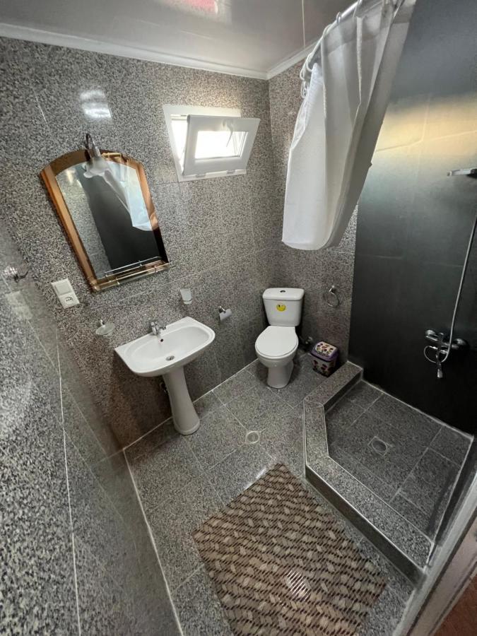 Twins Guest House Batumi Exteriör bild