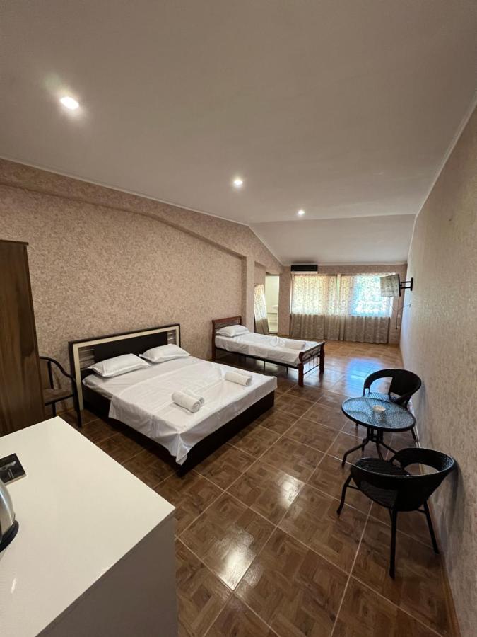 Twins Guest House Batumi Exteriör bild