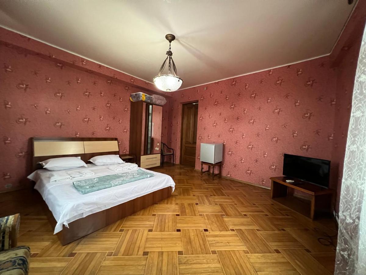 Twins Guest House Batumi Exteriör bild