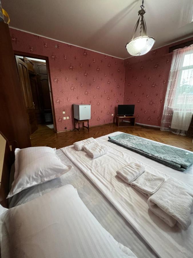Twins Guest House Batumi Exteriör bild
