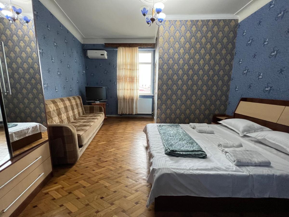 Twins Guest House Batumi Exteriör bild