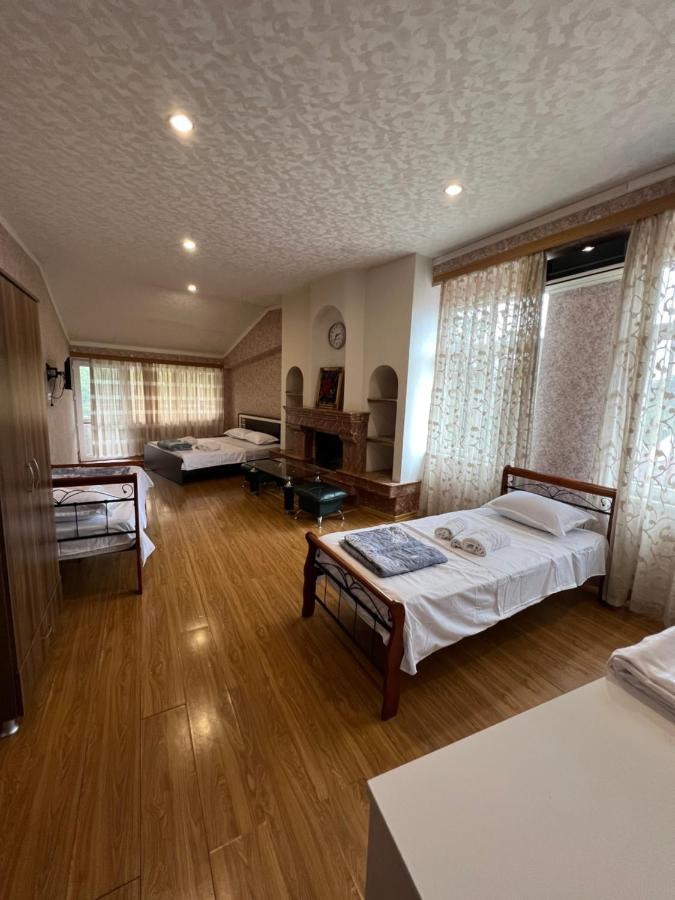 Twins Guest House Batumi Exteriör bild