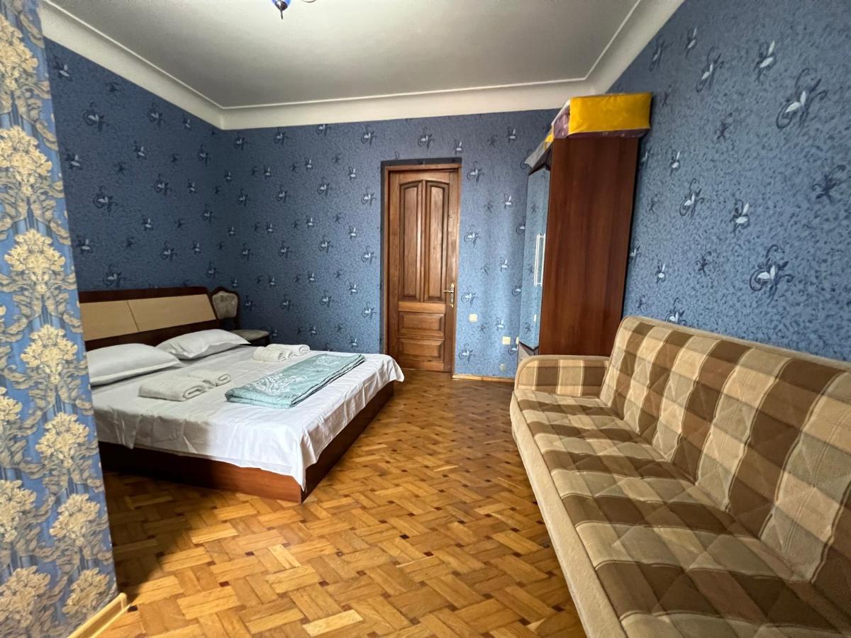 Twins Guest House Batumi Exteriör bild