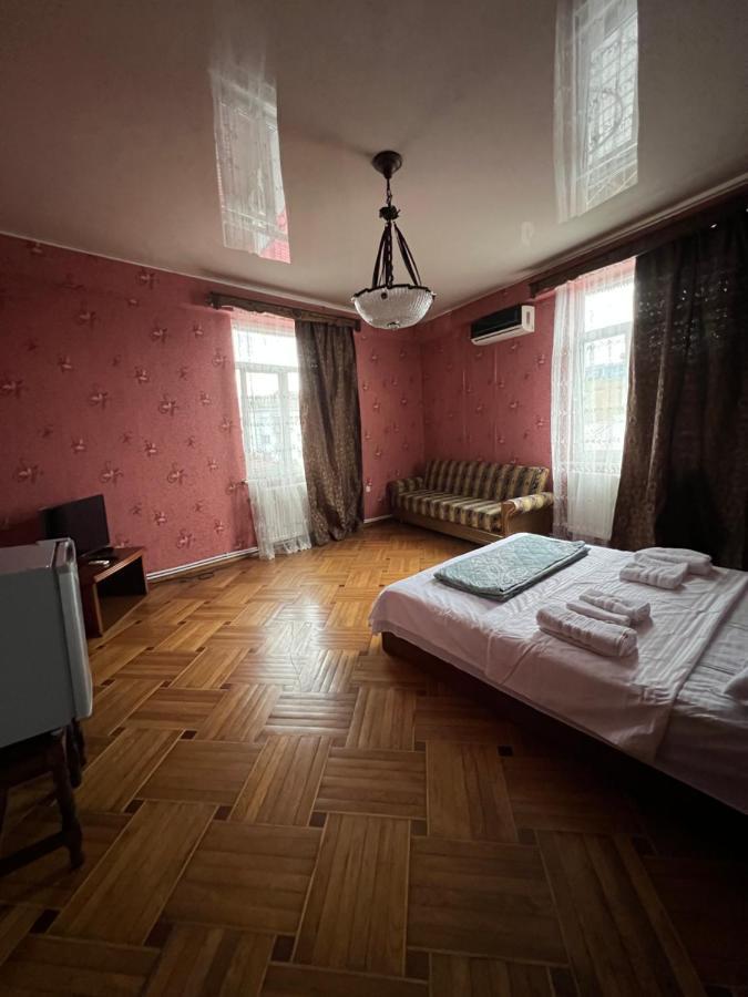Twins Guest House Batumi Exteriör bild