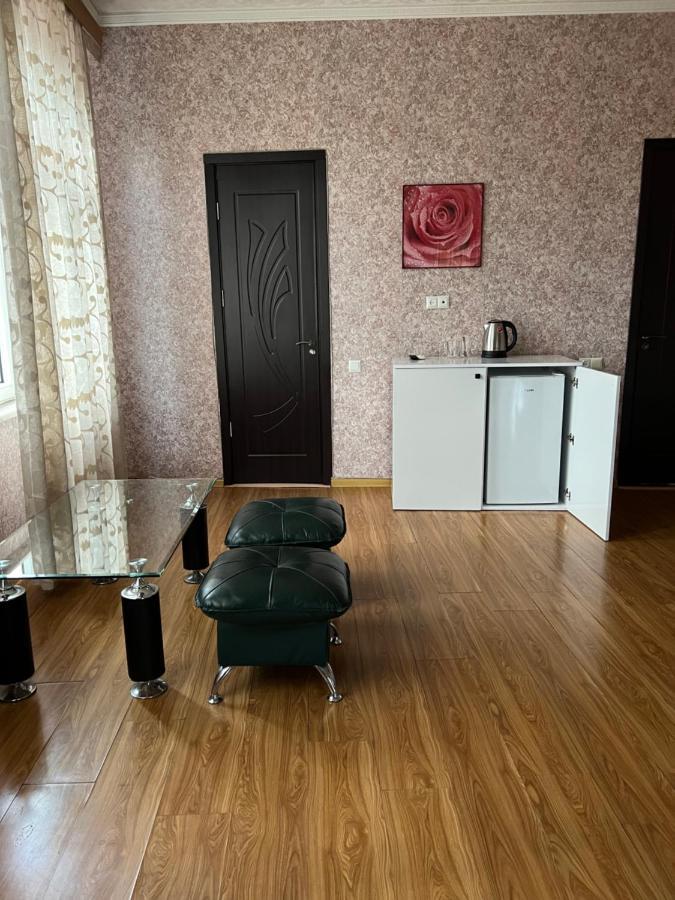 Twins Guest House Batumi Exteriör bild
