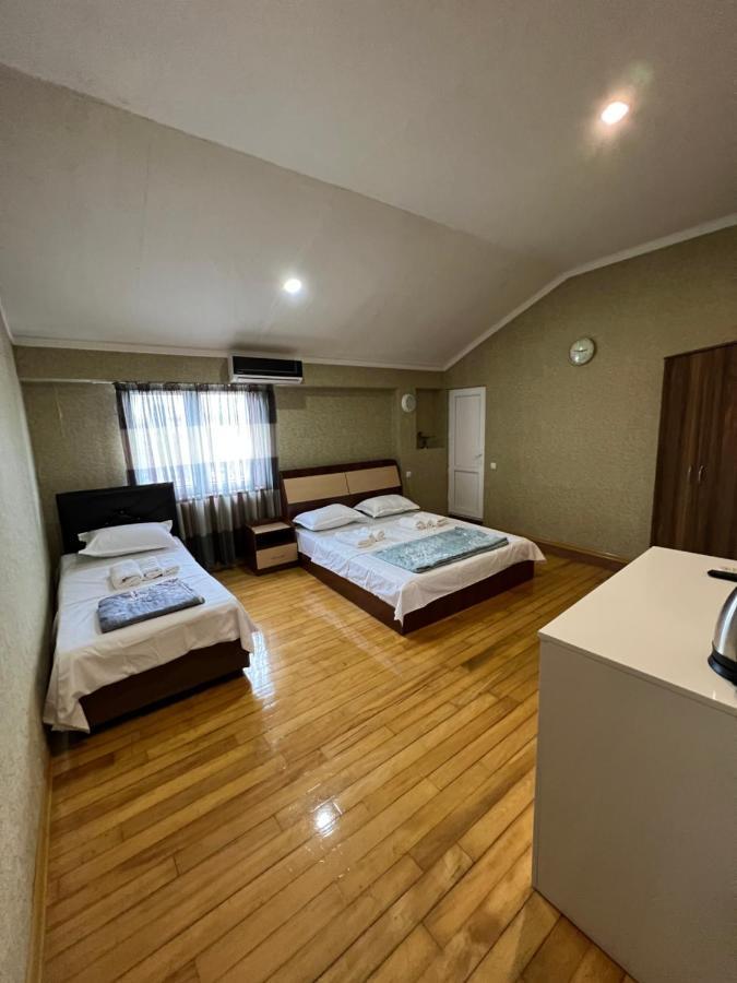 Twins Guest House Batumi Exteriör bild